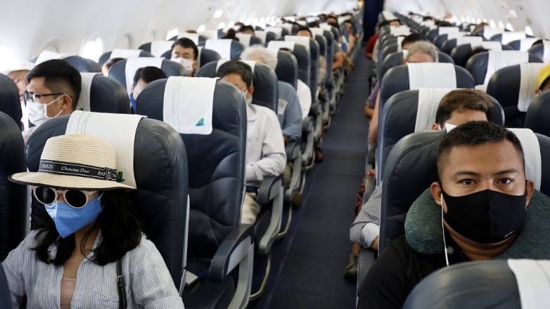 маска в самолете